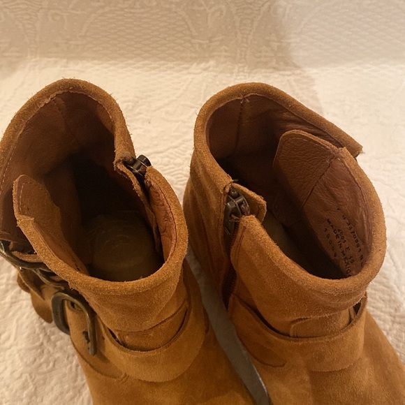 FRYE | Veronica Buckle Strap Suede Short Ankle Biker Moto Boots in ‘Brandy’ - Picture 6 of 17